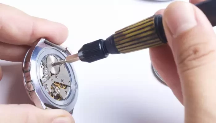 Opravy a servis hodinek